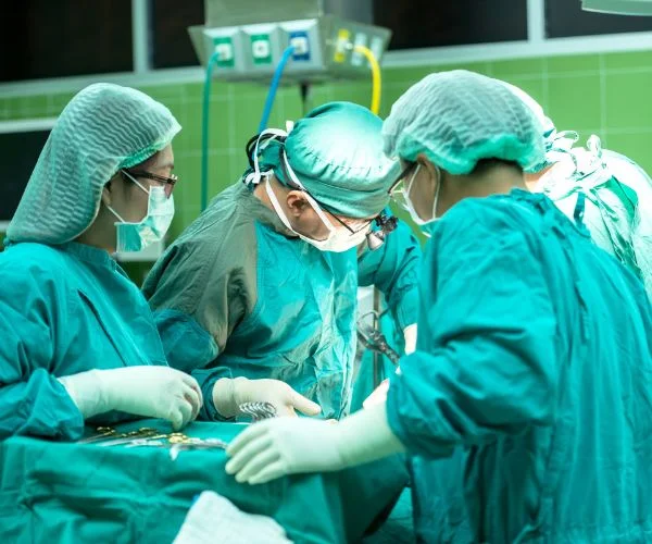 Quanto costa un corso di chirurgo plastico?
